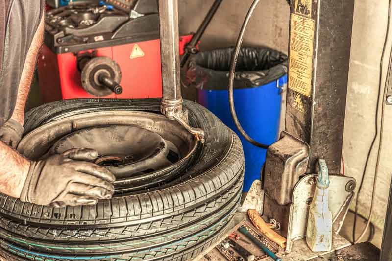 Banden en velgen voor klant uit Kaatsheuvel Nieuwe banden en velgen gemonteerd voor klant uit Kaatsheuvel bij Gebr. AutoGarage A&M