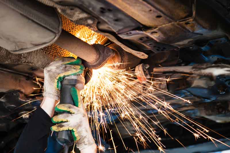 Uitlaatreparatie klant Geertruidenberg Uitlaatreparatie voor klant uit Geertruidenberg bij Gebr. AutoGarage A&M in Oosterhout